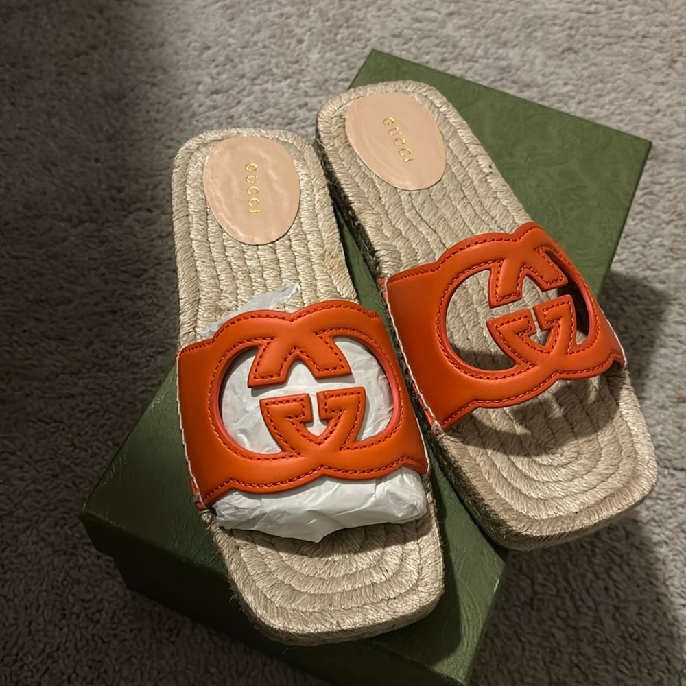 Interlocking G cut out sandal Sz 38